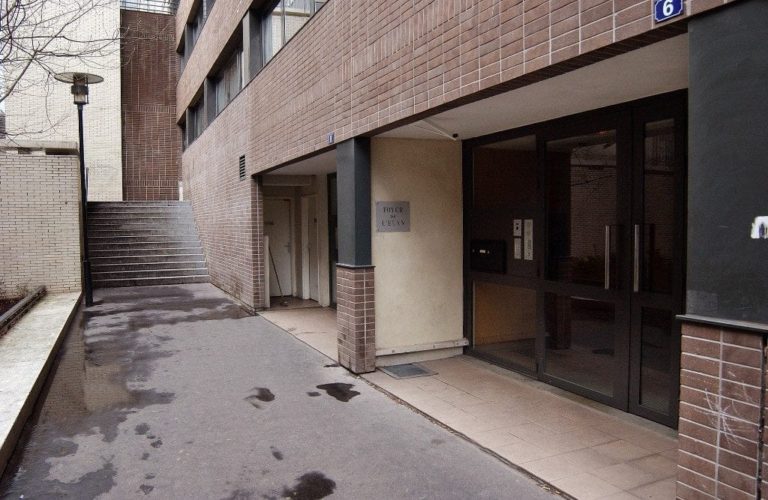 foyer ext 1024x667 1 768x500