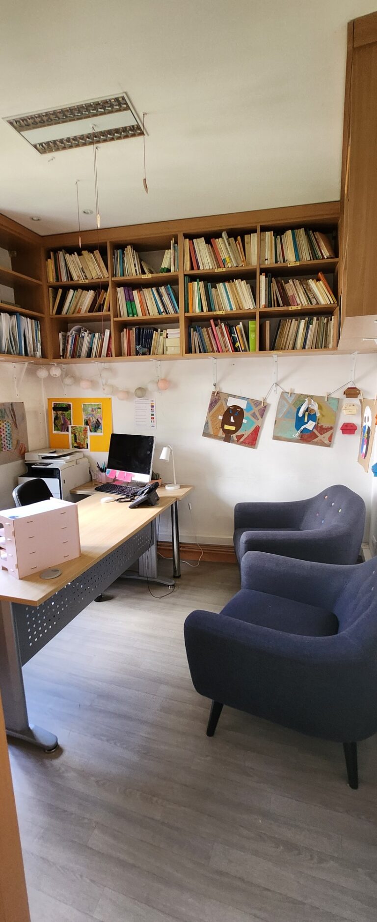 Bureau Marie 768x1875